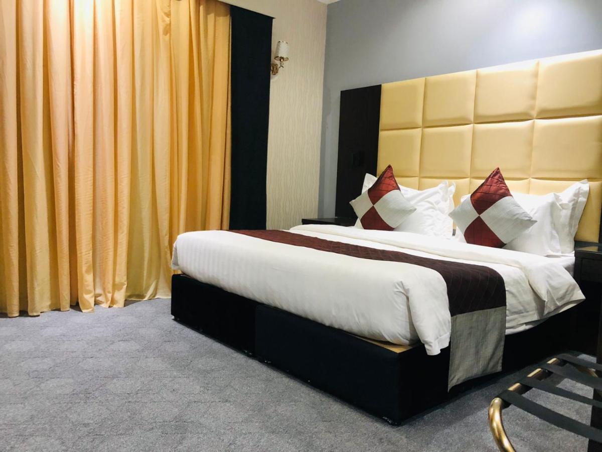 M Platinum Hotel マディーナ エクステリア 写真